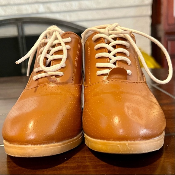 Stylish Brown Lace-Up Heeled Shoes - Picture 4 of 6